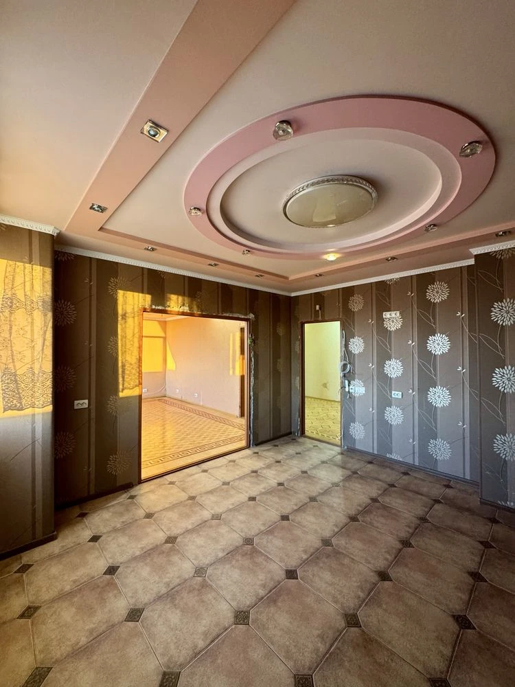 Apartment for Sale: 3 Rooms, 111 sq.m. in Solomyansky District