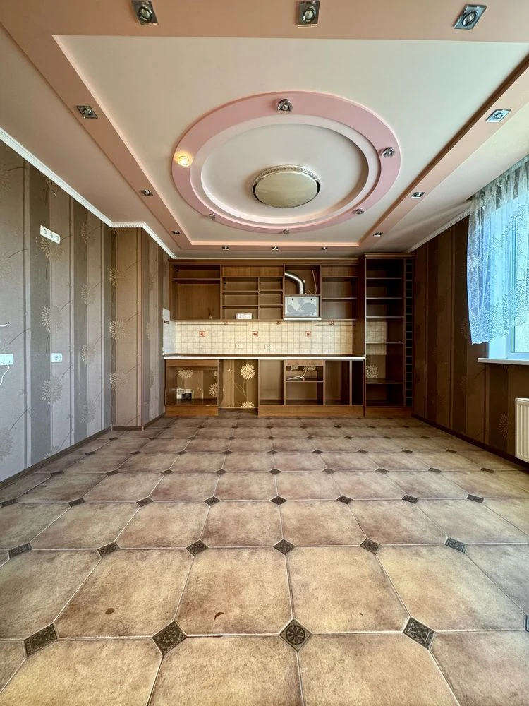 Apartment for Sale: 3 Rooms, 111 sq.m. in Solomyansky District