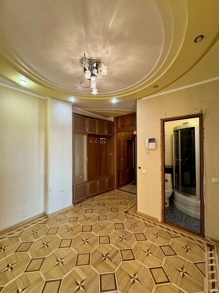 Apartment for Sale: 3 Rooms, 111 sq.m. in Solomyansky District