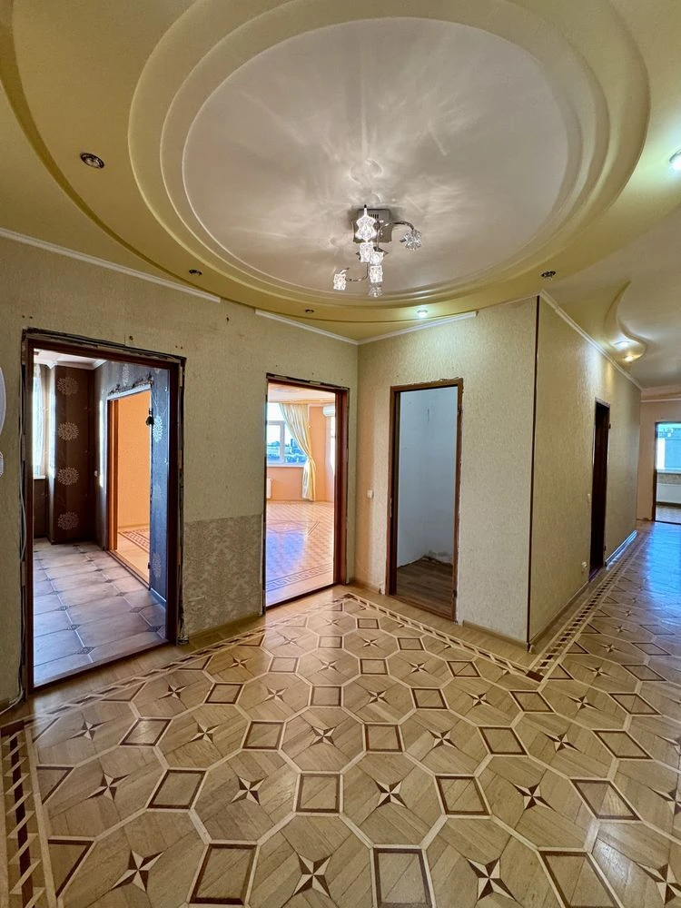 Apartment for Sale: 3 Rooms, 111 sq.m. in Solomyansky District