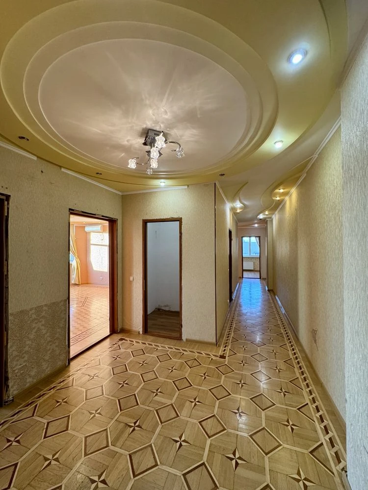 Apartment for Sale: 3 Rooms, 111 sq.m. in Solomyansky District
