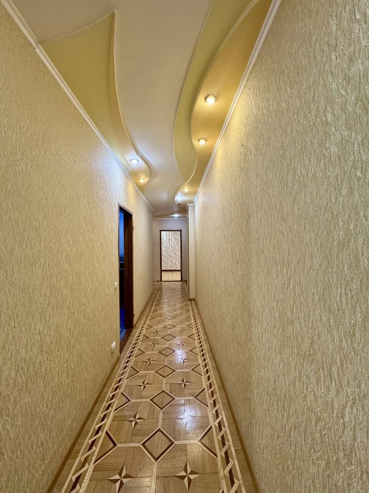 Apartment for Sale: 3 Rooms, 111 sq.m. in Solomyansky District