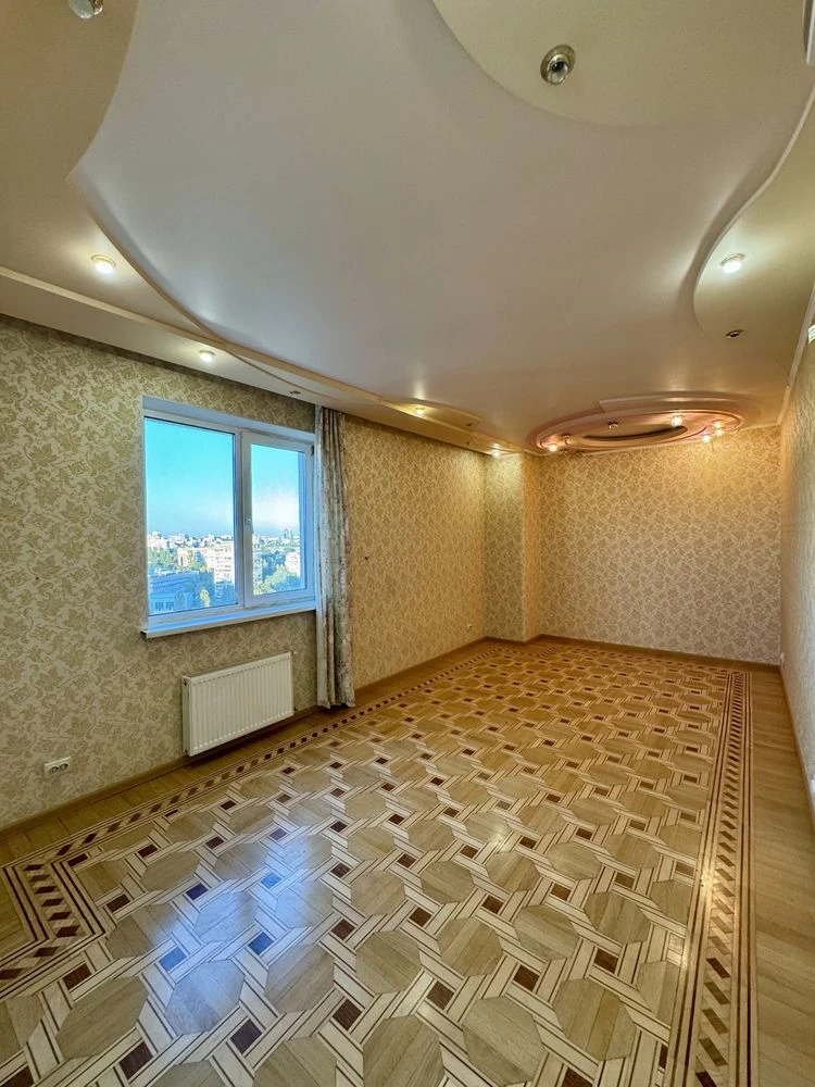 Apartment for Sale: 3 Rooms, 111 sq.m. in Solomyansky District