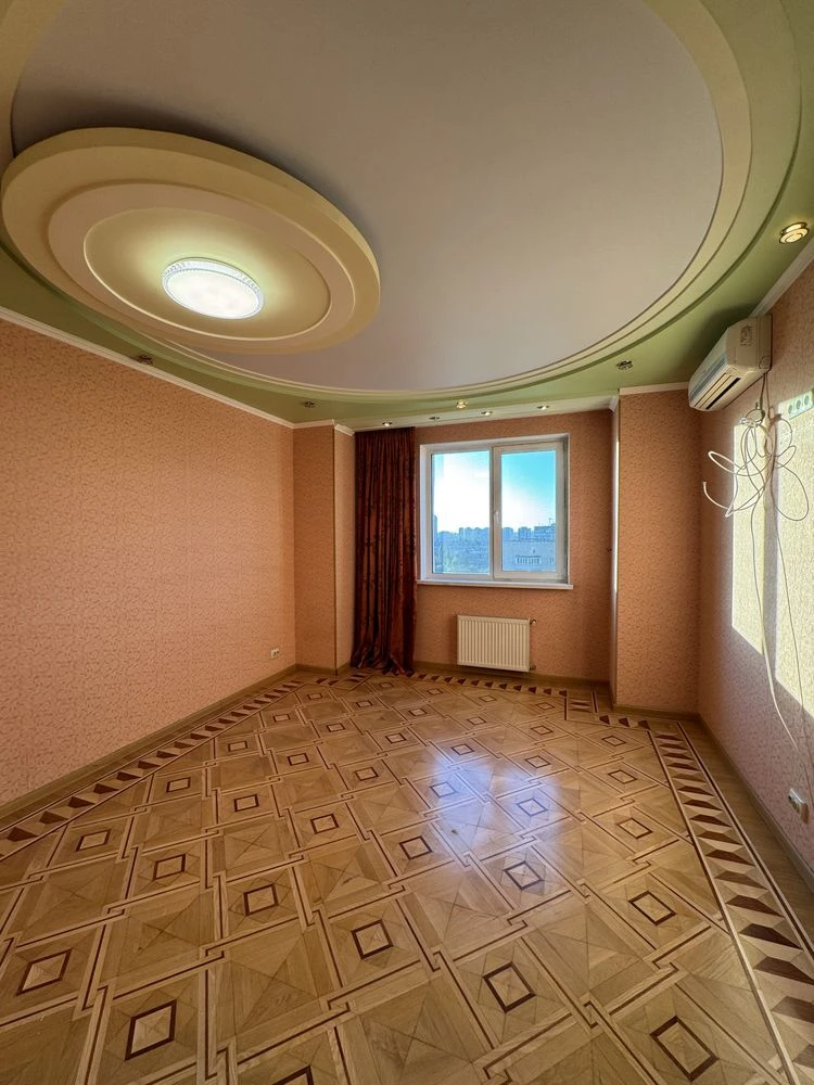 Apartment for Sale: 3 Rooms, 111 sq.m. in Solomyansky District