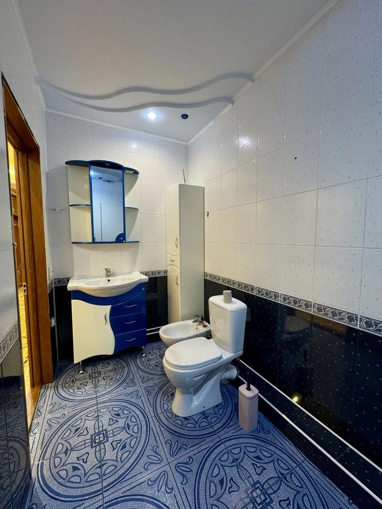 Apartment for Sale: 3 Rooms, 111 sq.m. in Solomyansky District