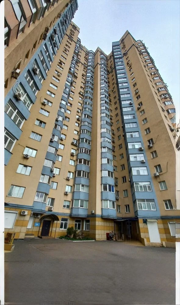 Apartment for Sale: 3 Rooms, 111 sq.m. in Solomyansky District