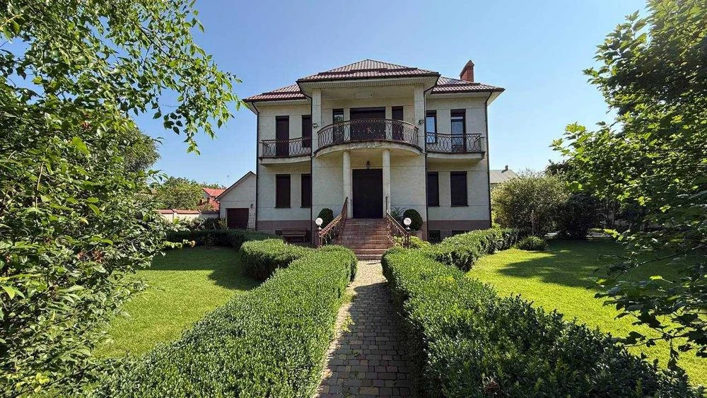 I will sell a house of 340 m² by the sea, 14.5 acres, swimming pool, Dacha Kovalevs