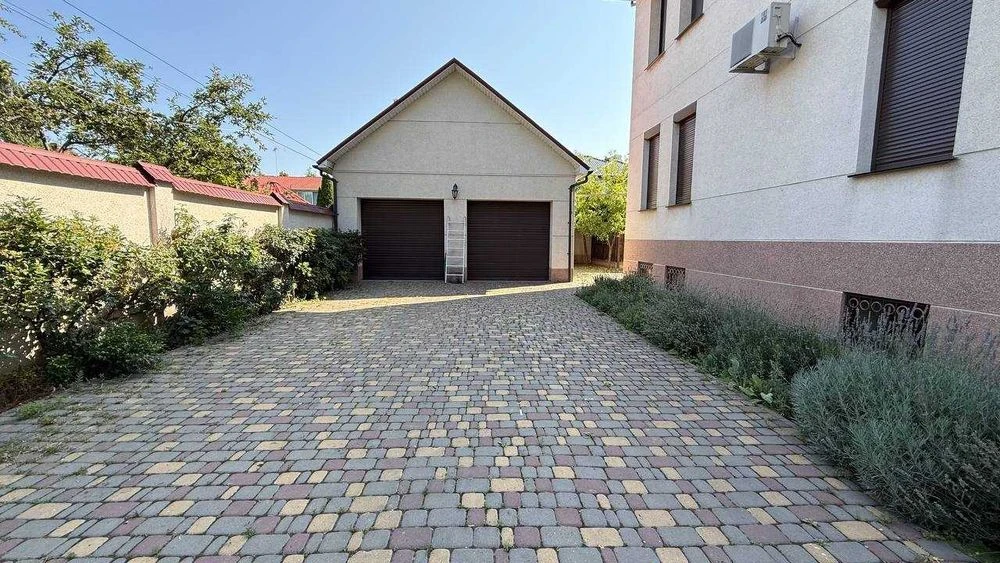 I will sell a house of 340 m² by the sea, 14.5 acres, swimming pool, Dacha Kovalevs