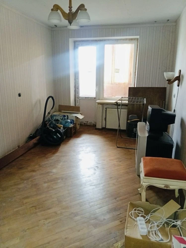 Продаж трикімнатного апартаменту на вул. пр. Незалежності
