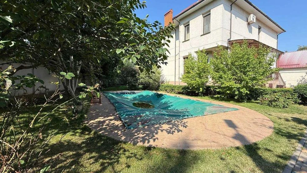 I will sell a house of 340 m² by the sea, 14.5 acres, swimming pool, Dacha Kovalevs