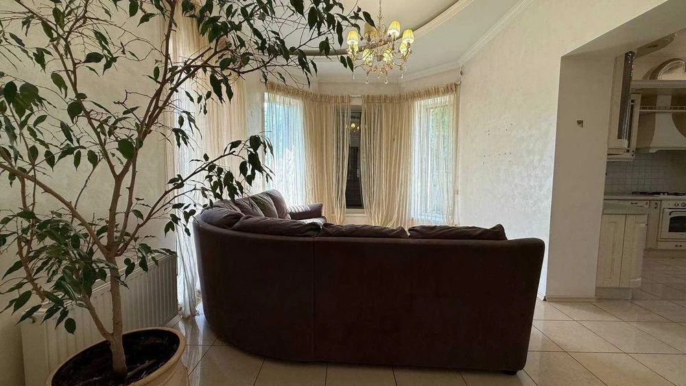 I will sell a house of 340 m² by the sea, 14.5 acres, swimming pool, Dacha Kovalevs