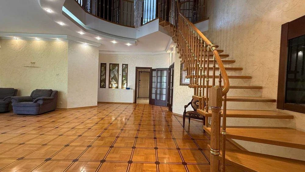 I will sell a house of 340 m² by the sea, 14.5 acres, swimming pool, Dacha Kovalevs