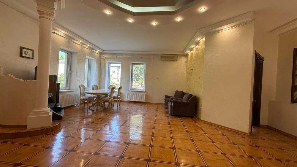 I will sell a house of 340 m² by the sea, 14.5 acres, swimming pool, Dacha Kovalevs