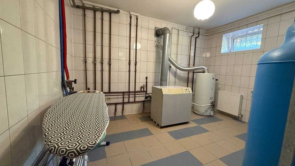 I will sell a house of 340 m² by the sea, 14.5 acres, swimming pool, Dacha Kovalevs