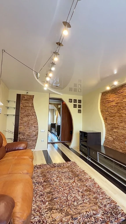 Apartment Worth Viewing. Classified Ad. 3-bedroom apartment on Ivan Sirka Street