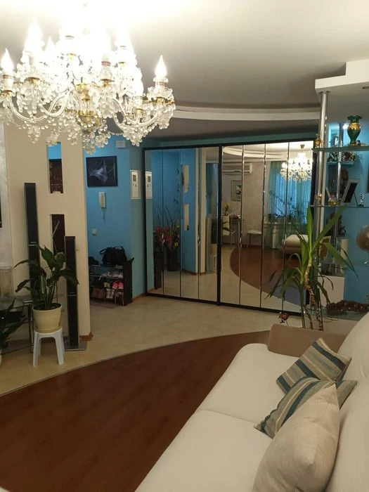 +Продам 3 ком. квартиру ремонт, мебель, техника 45000 дол.