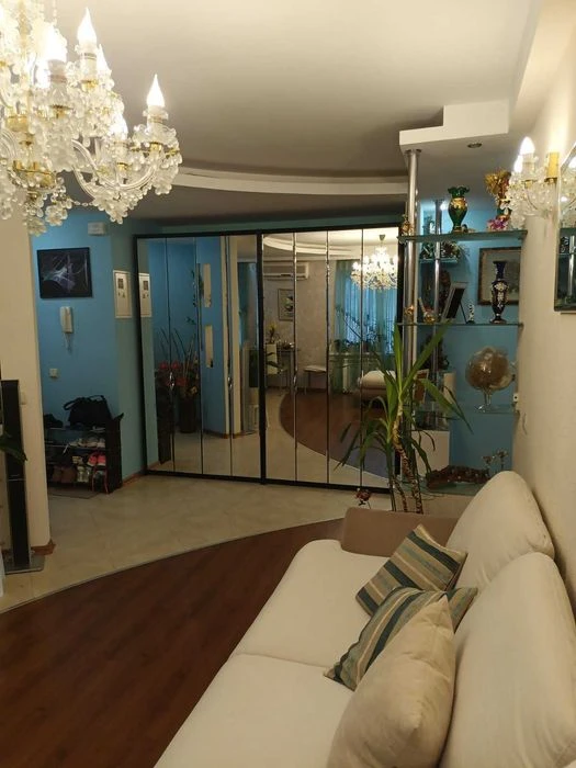 +Продам 3 ком. квартиру ремонт, мебель, техника 45000 дол.