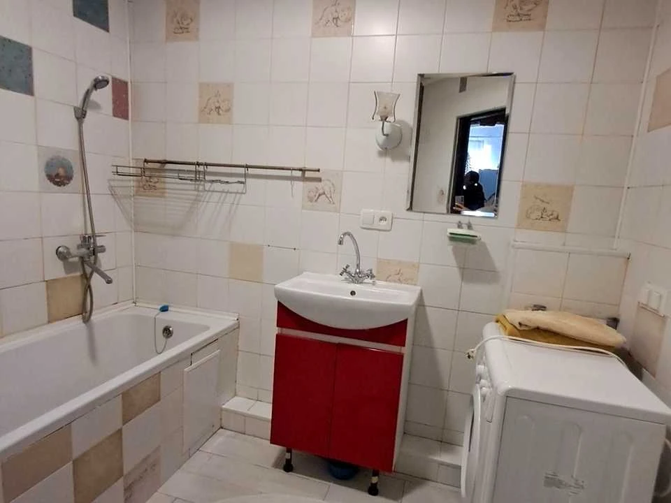 Apartment. Kyiv, Kharkiv Avenue
