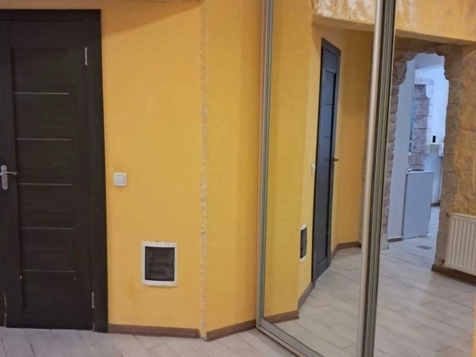 Apartment. Kyiv, Kharkiv Avenue