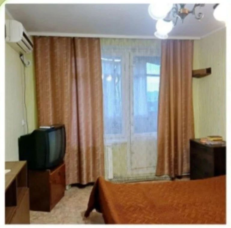 продам 3 комн. квартиру у метро Метростроителей
