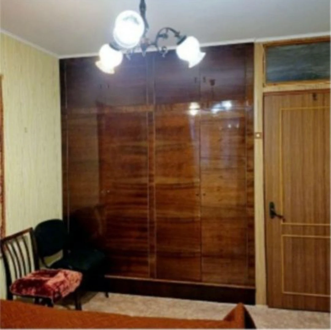 продам 3 комн. квартиру у метро Метростроителей