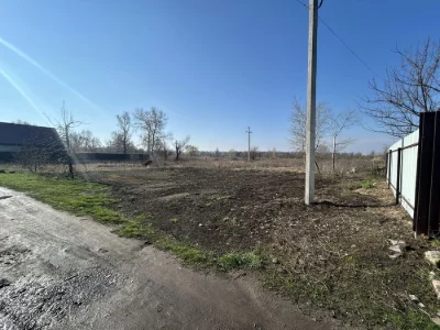 Продам земельну ділянку під забудову, поряд річка , комункац