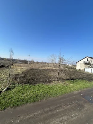 Продам земельну ділянку під забудову, поряд річка , комункац