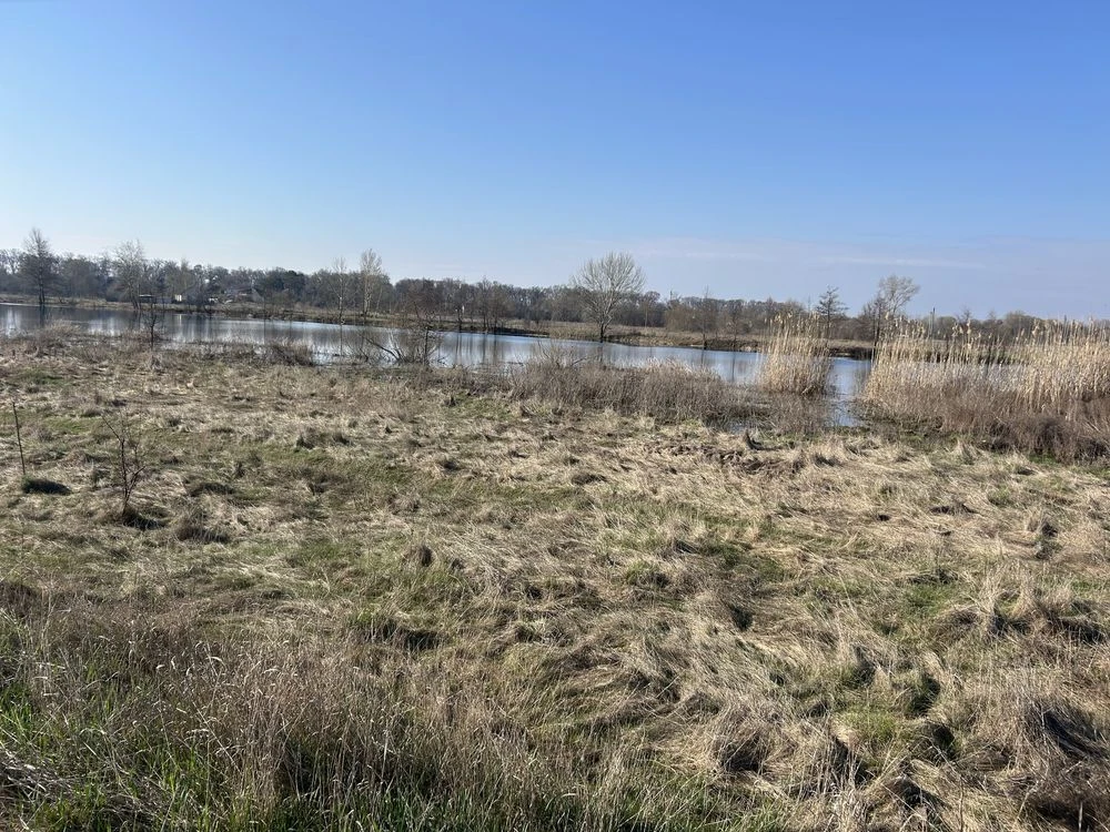 Продам земельну ділянку під забудову, поряд річка , комункац