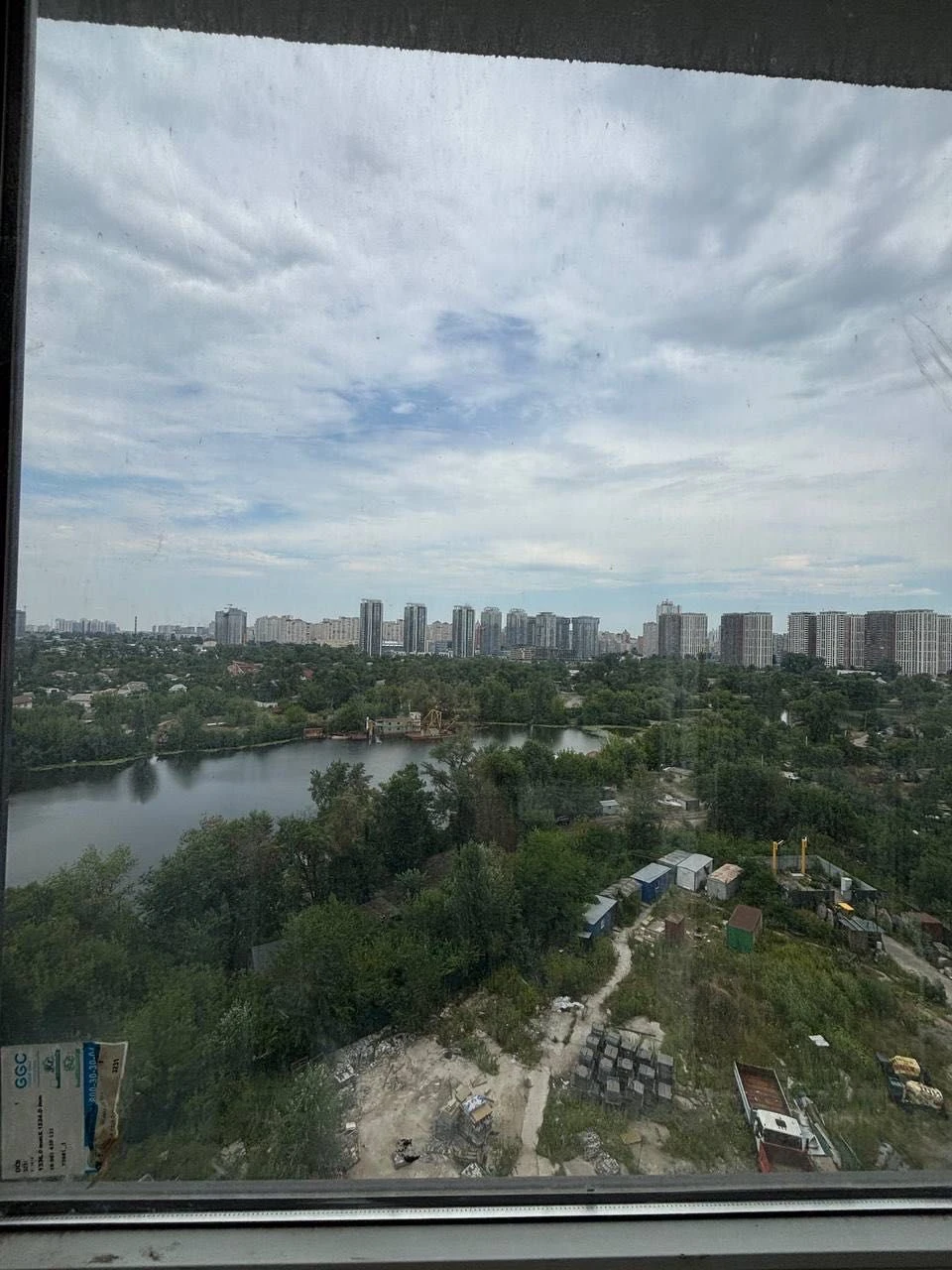 Продаж 3-кімнатної квартири в м. Київ, ЖК "Зарічний"