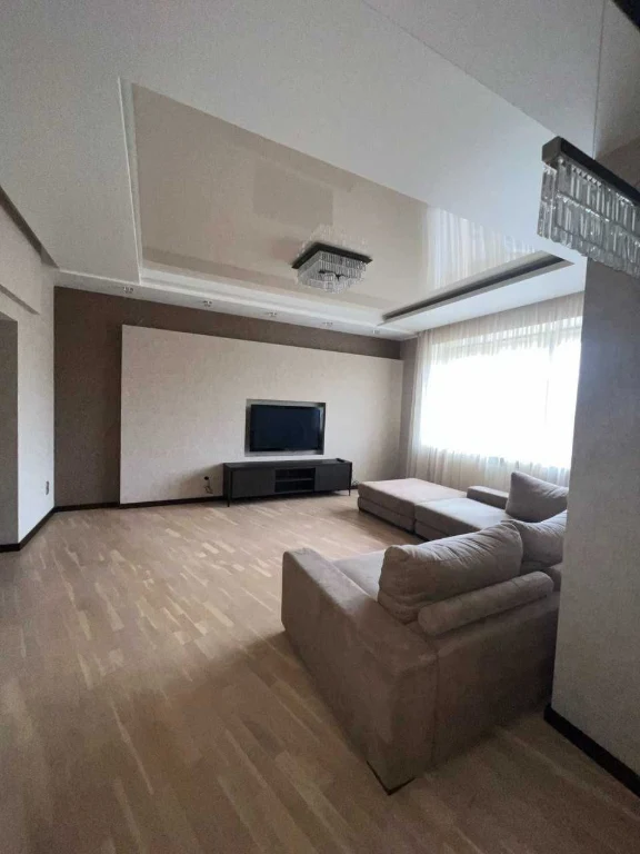 Sale of 4-room apartment at L. Lukyanenko Street 21