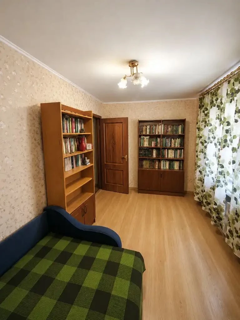 Продам 2к квартиру Поля пр. 143 а