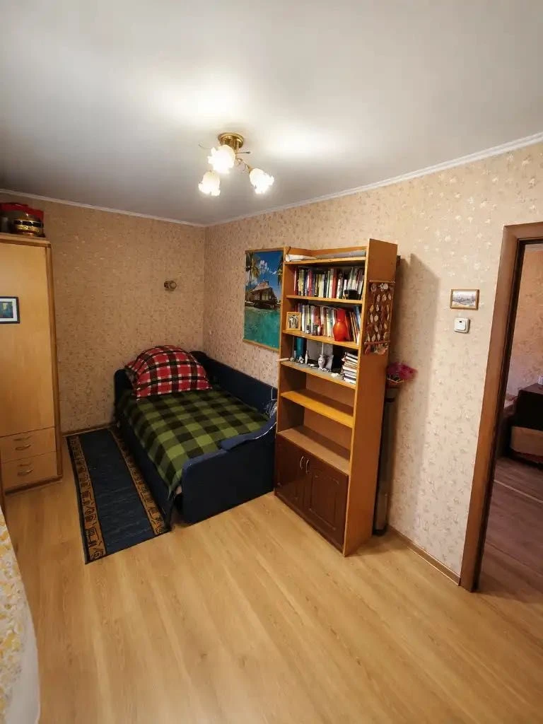 Продам 2к квартиру Поля пр. 143 а