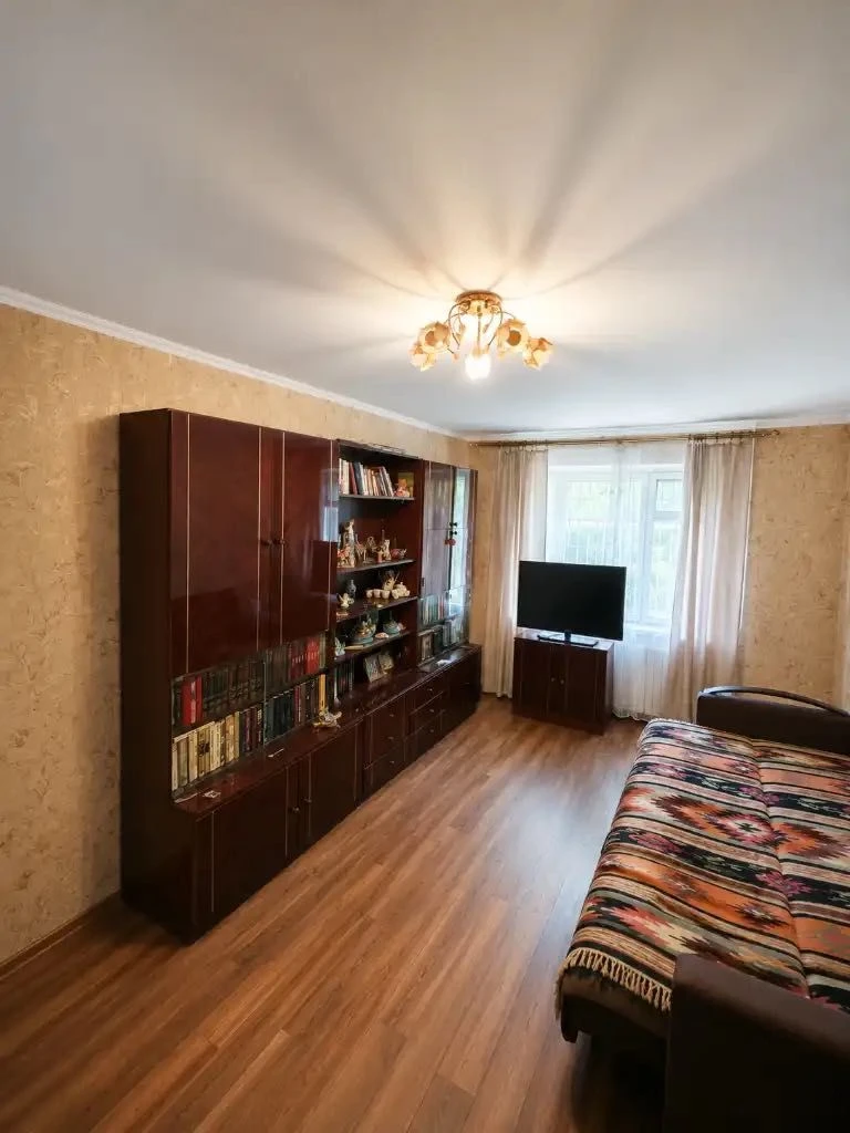 Продам 2к квартиру Поля пр. 143 а
