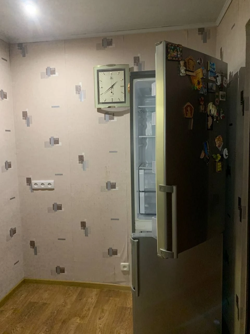 Продам кімнату в гуртожитку по. Свободи м. Дніпро