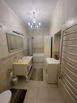Продається 3-кімнатна квартира в центрі