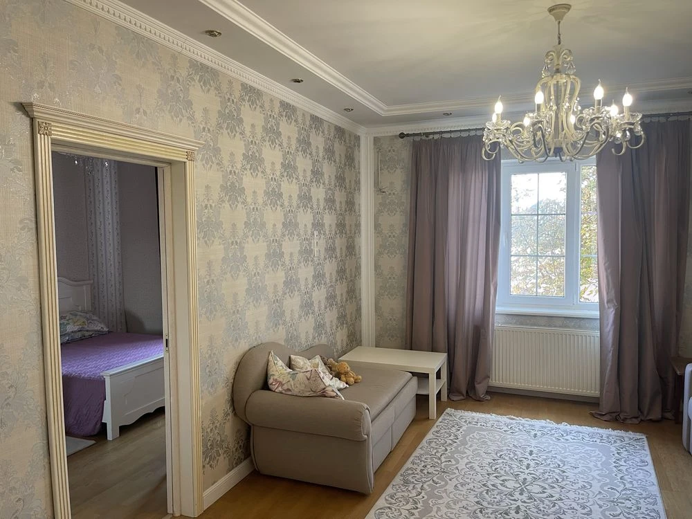 Продається 3-кімнатна квартира в центрі