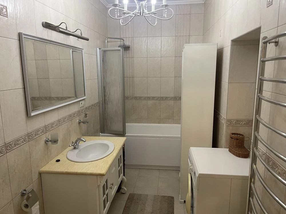 Продається 3-кімнатна квартира в центрі