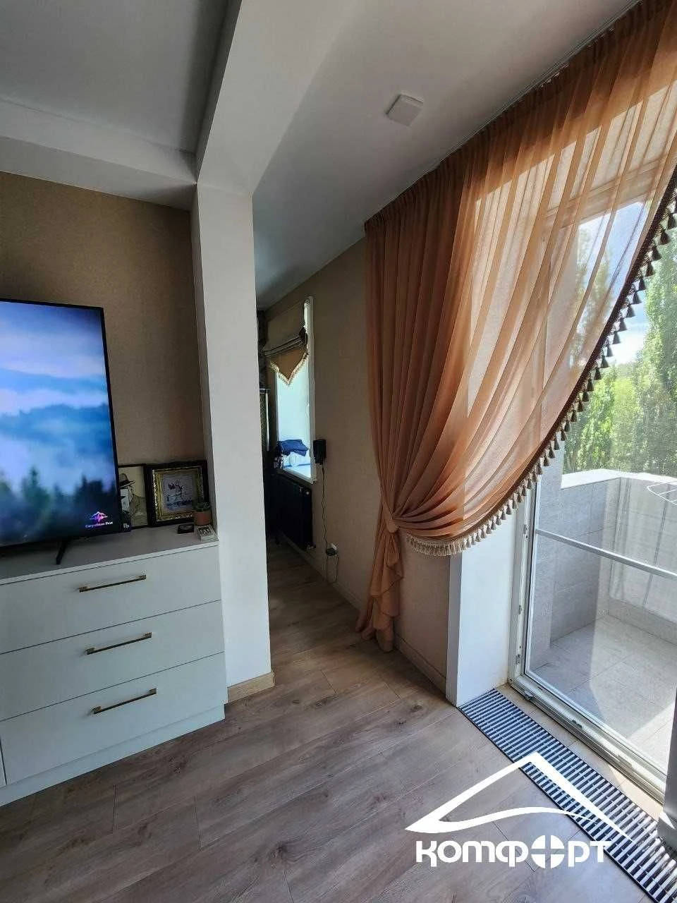 Продам 3-кімнатну квартиру в Єреванському районі