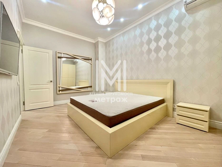 Stylish two-bedroom apartment for sale in the Lyapunov Center Shatilovka residential complex.