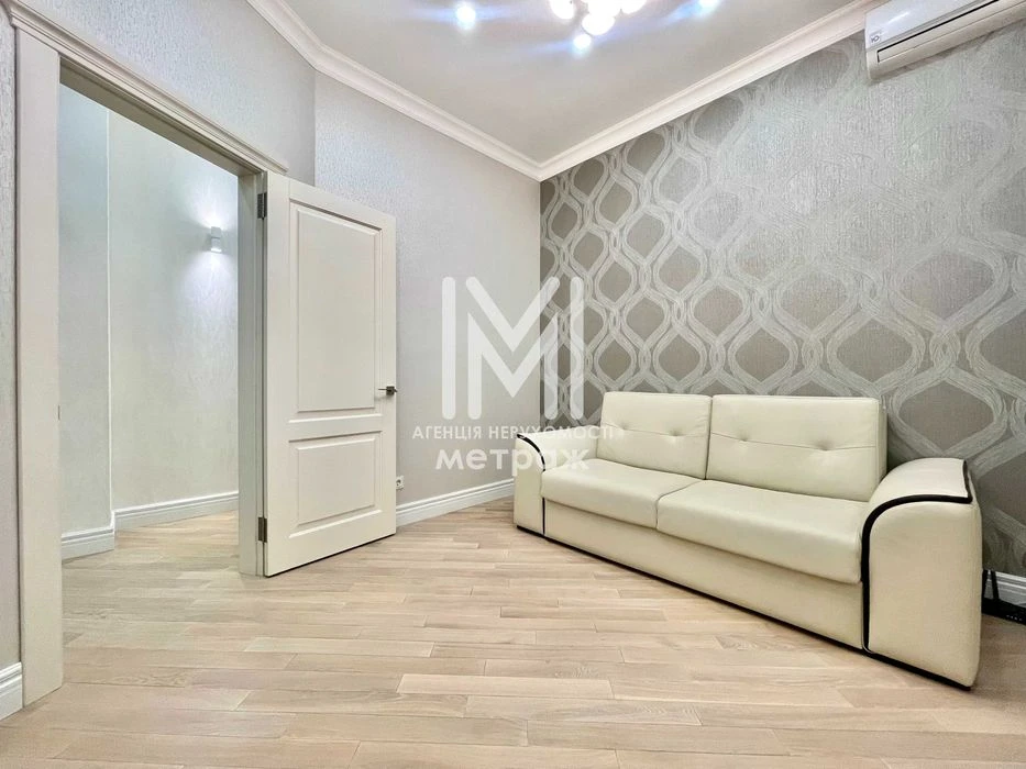 Stylish two-bedroom apartment for sale in the Lyapunov Center Shatilovka residential complex.
