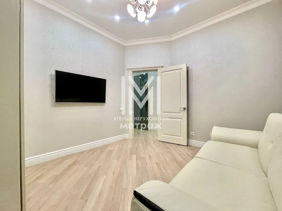 Stylish two-bedroom apartment for sale in the Lyapunov Center Shatilovka residential complex.