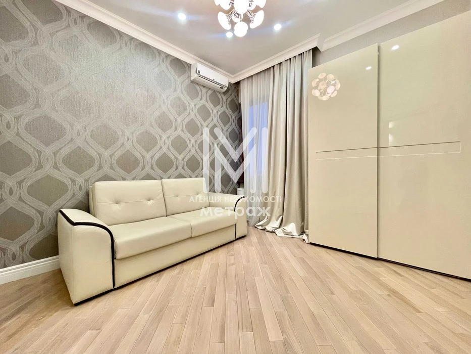 Stylish two-bedroom apartment for sale in the Lyapunov Center Shatilovka residential complex.
