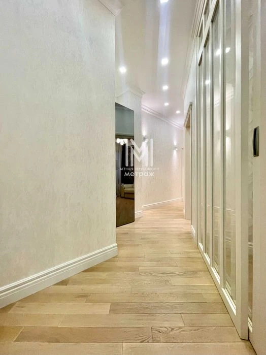 Stylish two-bedroom apartment for sale in the Lyapunov Center Shatilovka residential complex.