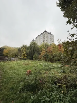 Продаж будинку з земельною ділянкою у центрі міста