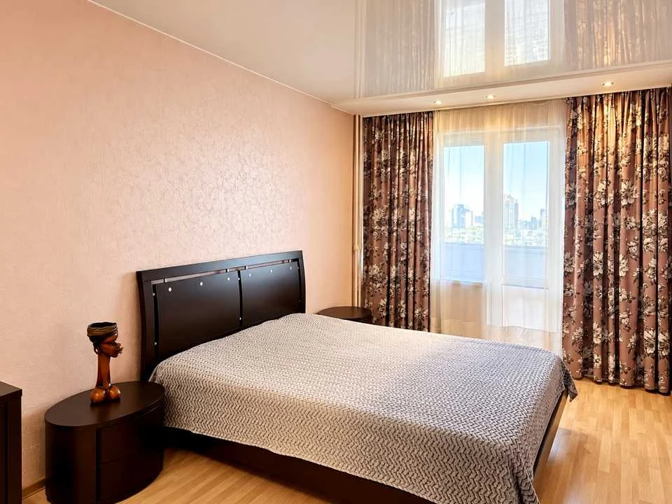 Apartment. Kyiv, Olona Avenue