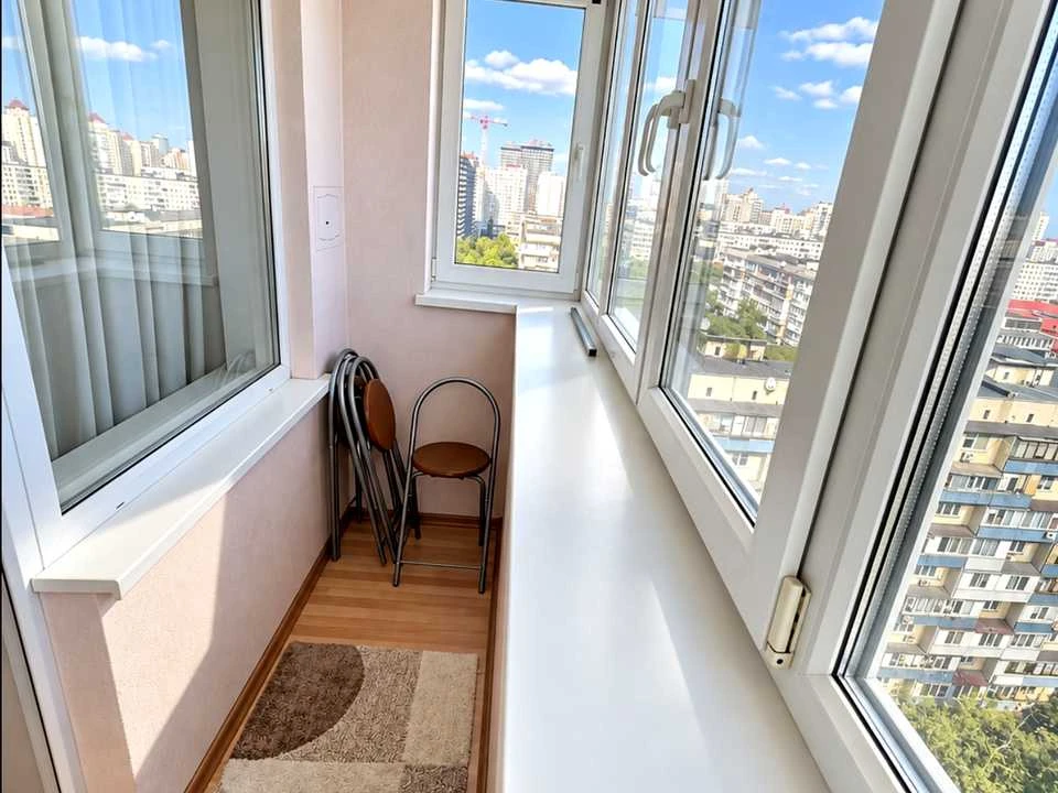 Apartment. Kyiv, Olona Avenue