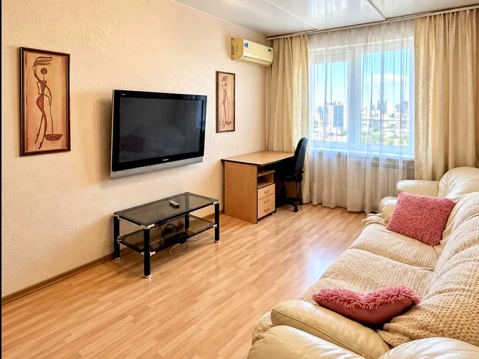 Apartment. Kyiv, Olona Avenue