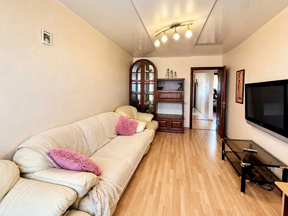 Apartment. Kyiv, Olona Avenue