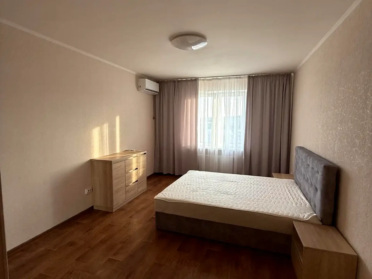 Оренда квартири 2-кімн. 73 м² 10/25 пов.