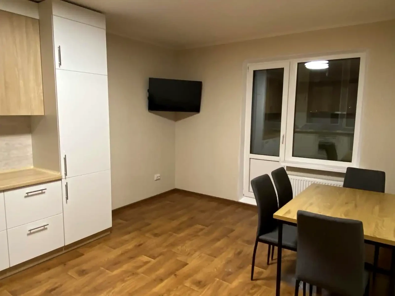 Оренда квартири 2-кімн. 73 м² 10/25 пов.